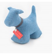 Cale porte Max le chien Bleu Monica Richards